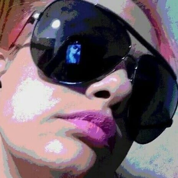 Meet your Posher, Heather - Picture 1 of 1